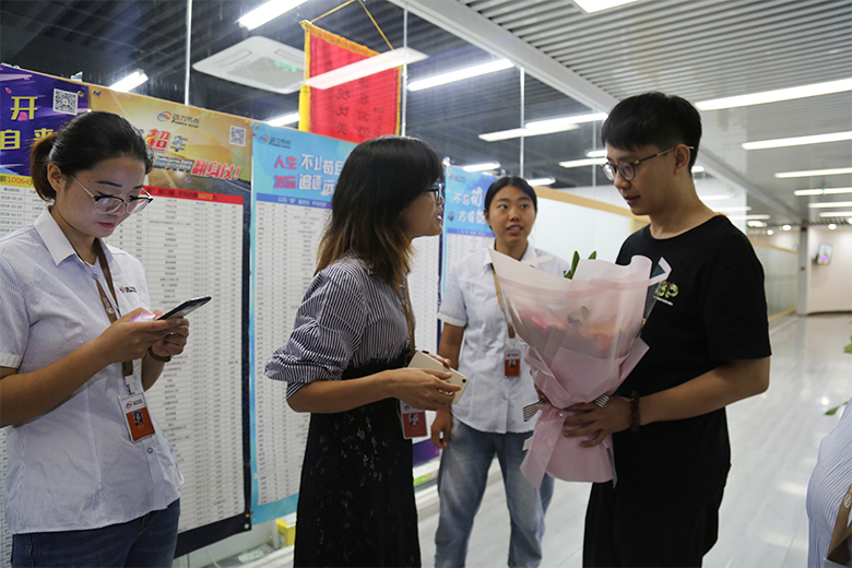 1568109331600182.jpg 密谋小惊喜.jpg